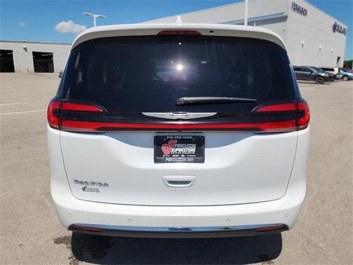 2021 Chrysler Pacifica Touring-L