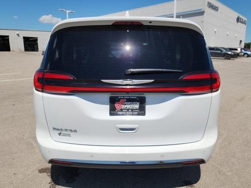 2021 Chrysler Pacifica Touring-L