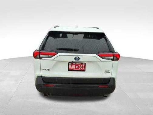 Super White 2019 Toyota RAV4 Hybrid XLE