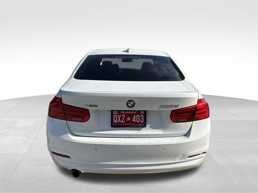 Alpine White 2018 BMW 320 i xDrive