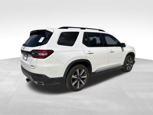 Platinum White Pearl 2023 Honda Pilot Touring