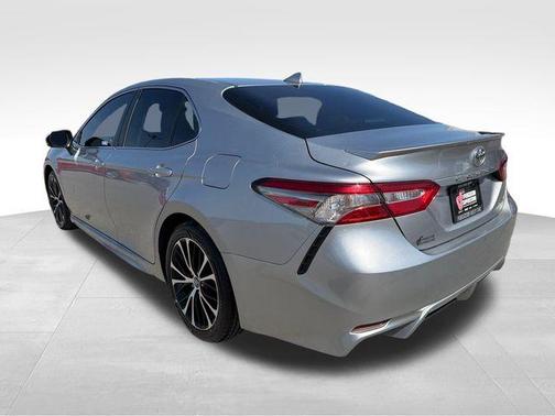 Celestial Silver Metallic 2019 Toyota Camry SE