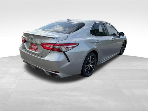 Celestial Silver Metallic 2019 Toyota Camry SE