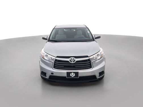 Silver 2016 Toyota Highlander LE