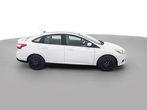 White 2013 Ford Focus SE