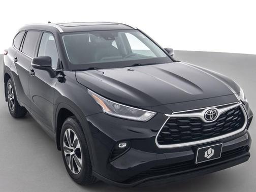 Black 2021 Toyota Highlander XLE
