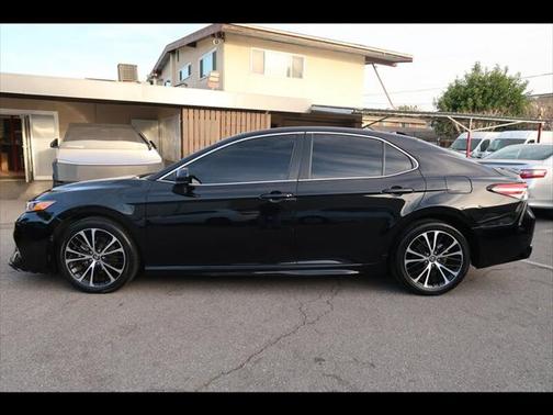 2020 Toyota Camry SE