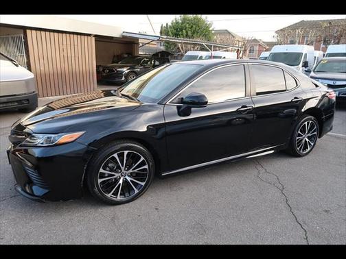 2020 Toyota Camry SE