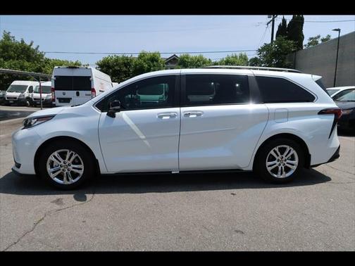 2023 Toyota Sienna XSE 7 Passenger