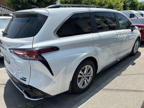 2023 Toyota Sienna XSE 7 Passenger