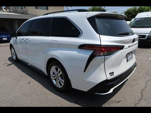 2023 Toyota Sienna XSE 7 Passenger