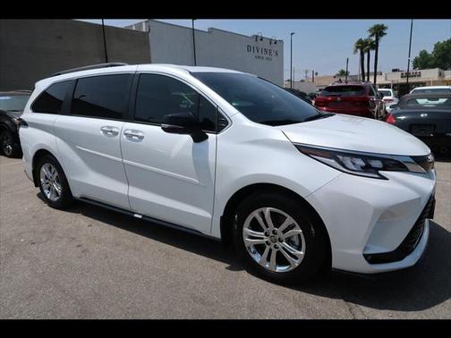 2023 Toyota Sienna XSE 7 Passenger