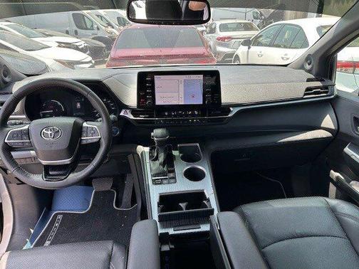 2023 Toyota Sienna XSE 7 Passenger