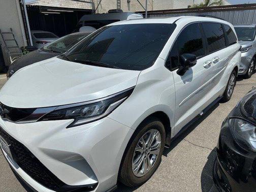 2023 Toyota Sienna XSE 7 Passenger