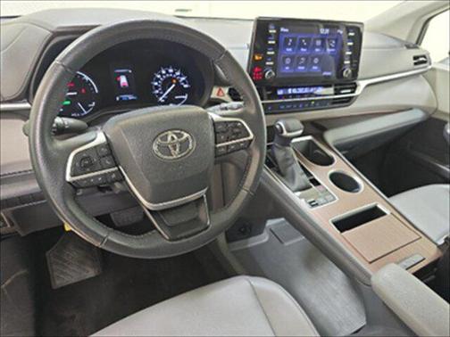 2022 Toyota Sienna XLE 8 Passenger
