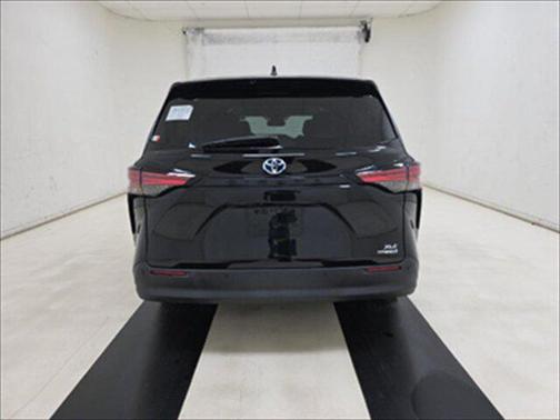 2022 Toyota Sienna XLE 8 Passenger