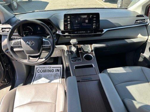 2022 Toyota Sienna XLE 8 Passenger