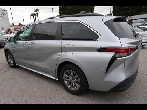 2021 Toyota Sienna XLE 8 Passenger