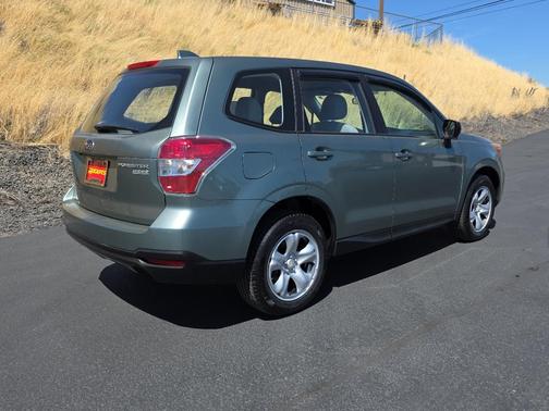 2016 Subaru Forester 2.5i
