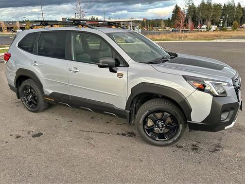 Ice Silver Metallic 2023 Subaru Forester WILDERNESS