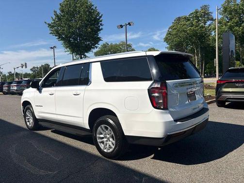 Summit White 2024 Chevrolet Suburban LT