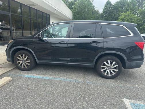 Crystal Black Pearl 2019 Honda Pilot EX