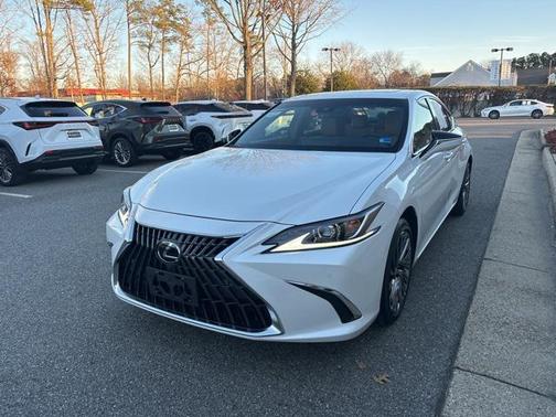 2025 Lexus ES 300h Luxury