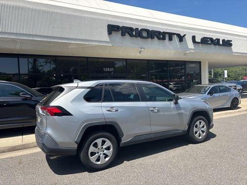 Silver Sky Metallic 2019 Toyota RAV4 LE