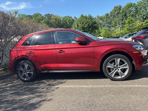 Matador Red Metallic 2019 Audi Q5 2.0T Prestige