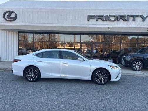Eminent White Pearl 2024 Lexus ES 300h Base