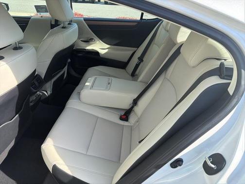 2024 Lexus ES 300h Base