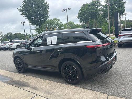 Mineral Black 2023 INFINITI QX60 Luxe