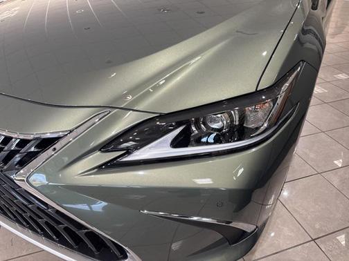 2025 Lexus ES 350 Base