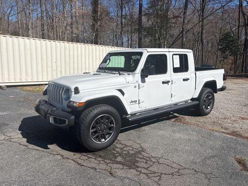 Bright White Clearcoat 2023 Jeep Gladiator Overland