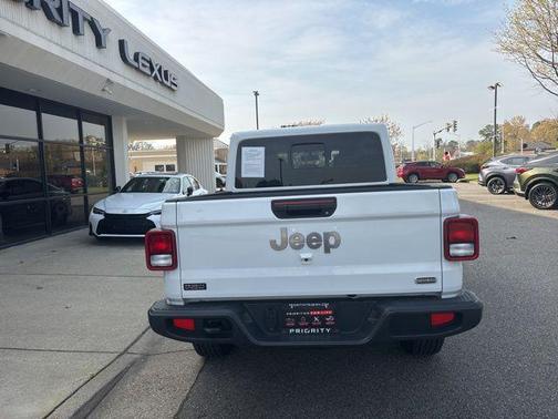 Bright White Clearcoat 2023 Jeep Gladiator Overland