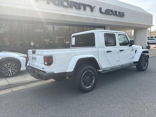 Bright White Clearcoat 2023 Jeep Gladiator Overland