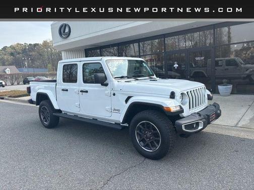 Bright White Clearcoat 2023 Jeep Gladiator Overland