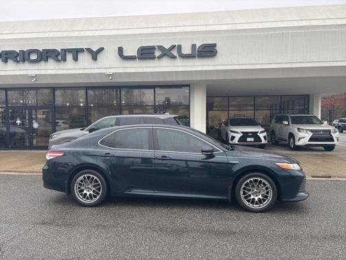 2020 Toyota Camry Hybrid XLE
