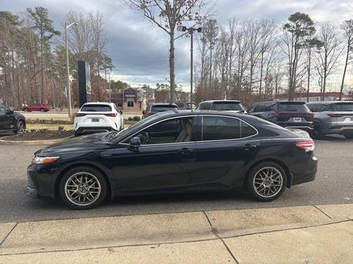 2020 Toyota Camry Hybrid XLE