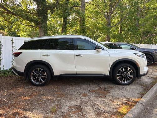 Majestic 2023 INFINITI QX60 Luxe