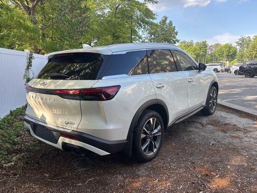 Majestic 2023 INFINITI QX60 Luxe