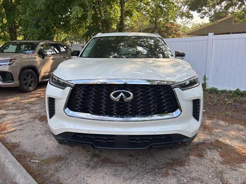 Majestic 2023 INFINITI QX60 Luxe