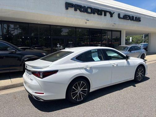 Eminent White Pearl 2023 Lexus ES 350 Base