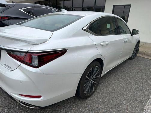 Eminent White Pearl 2023 Lexus ES 350 Base