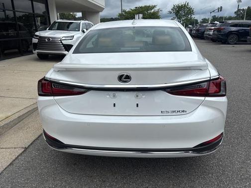 2025 Lexus ES 300h Base