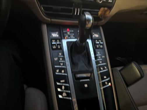 2021 Porsche Macan Base