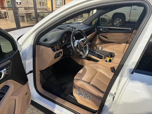 2021 Porsche Macan Base