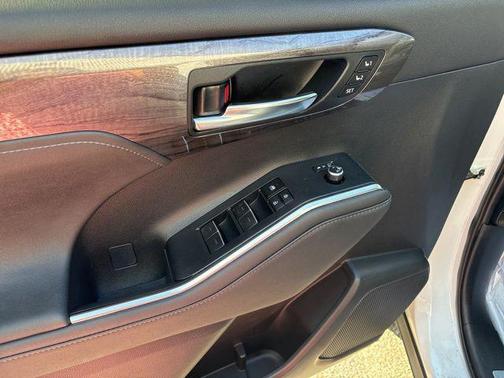 Wind Chill Pearl 2024 Toyota Highlander Limited