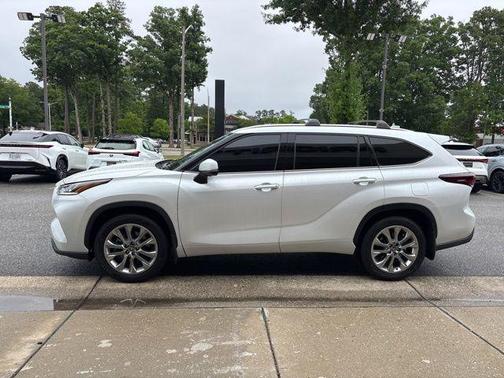 Wind Chill Pearl 2024 Toyota Highlander Limited