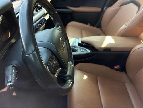 Caviar 2021 Lexus UX 250h Base